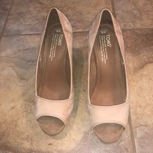 TOMS nude color wedges size 8